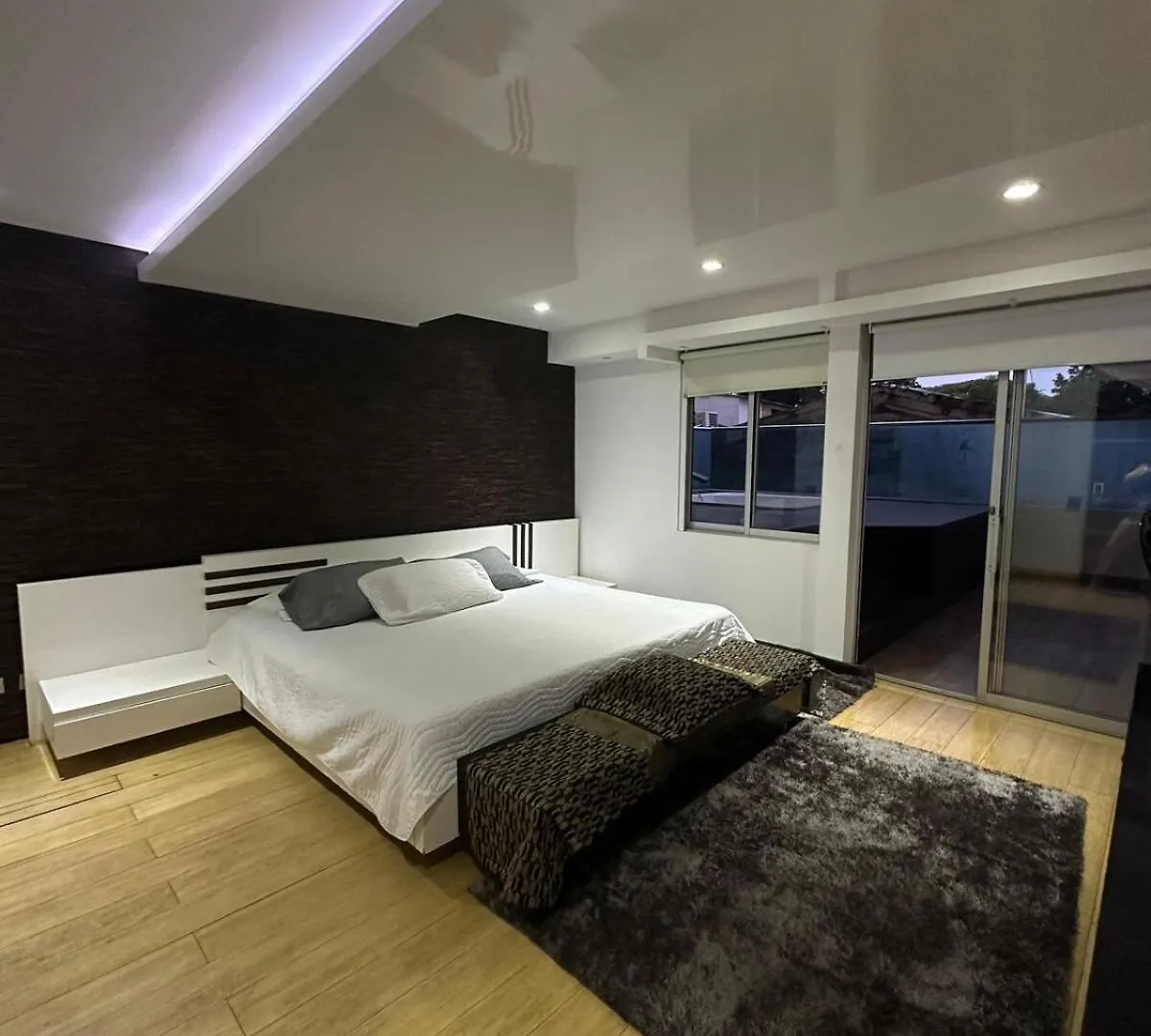 Luxury Apartment Hot Tub In South Cali
