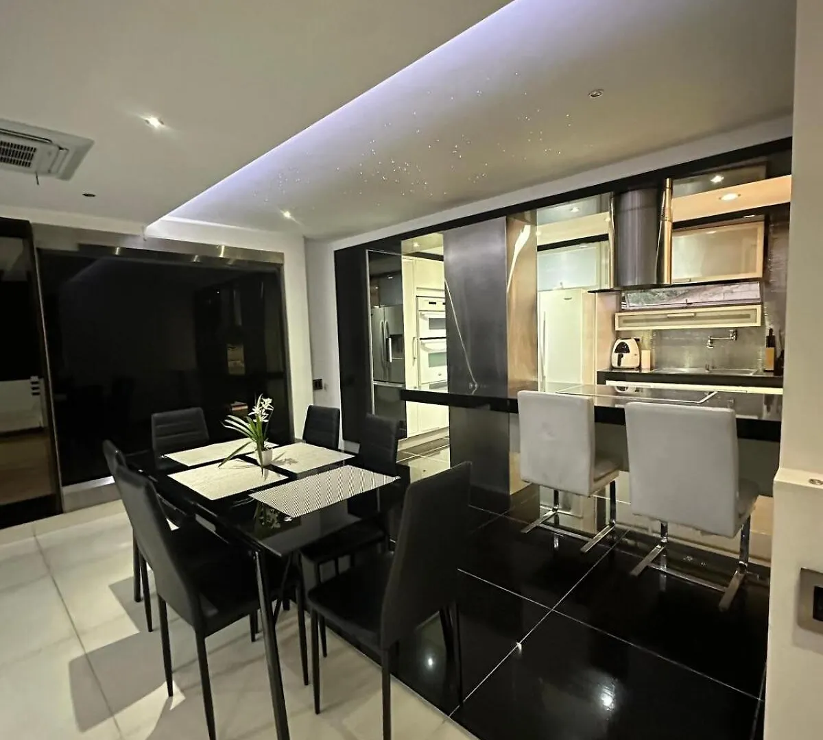 Luxury Apartment Hot Tub In South Cali