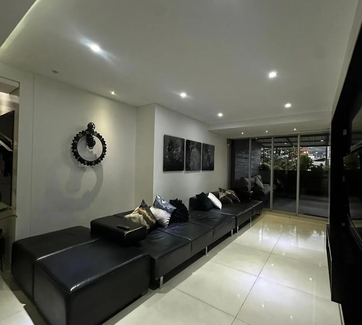 Luxury Apartment Hot Tub In South Cali